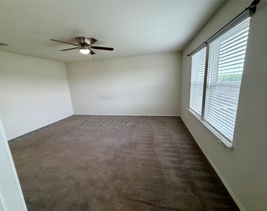 308 Autumn Rouge St - Photo Thumbnail 14