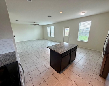 308 Autumn Rouge St - Photo Thumbnail 6