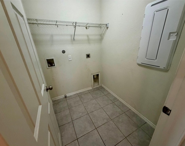 308 Autumn Rouge St - Photo Thumbnail 13