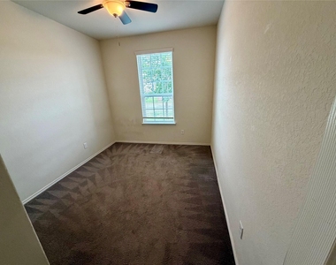 308 Autumn Rouge St - Photo Thumbnail 9