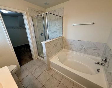 308 Autumn Rouge St - Photo Thumbnail 17