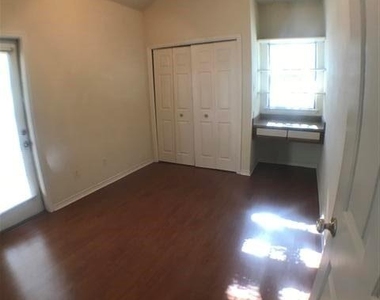 706 W 24th St - Photo Thumbnail 7