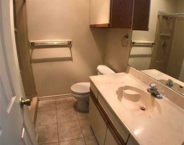706 W 24th St - Photo Thumbnail 8