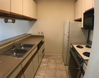 706 W 24th St - Photo Thumbnail 3