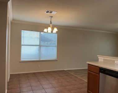 502 Country Estates Dr - Photo Thumbnail 10