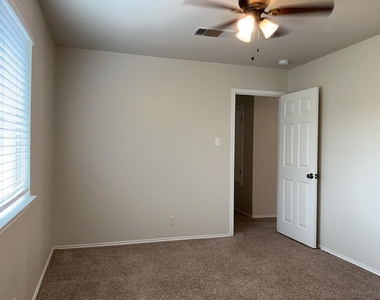 502 Country Estates Dr - Photo Thumbnail 22