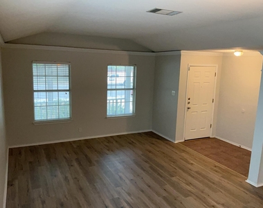 502 Country Estates Dr - Photo Thumbnail 4