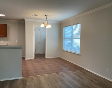 502 Country Estates Dr - Photo Thumbnail 9