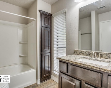 1003 Hyridge St - Photo Thumbnail 6