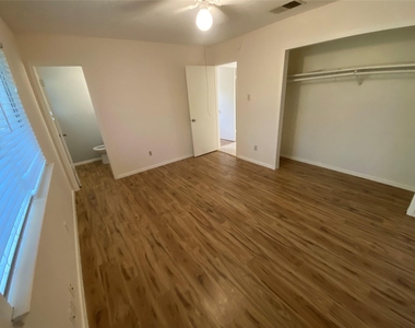 2402 Dove Springs Dr - Photo Thumbnail 14