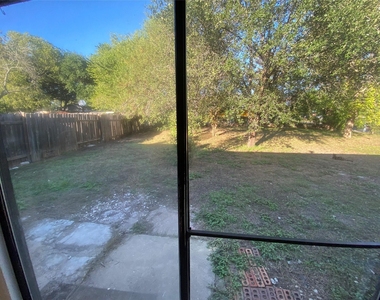 2402 Dove Springs Dr - Photo Thumbnail 5