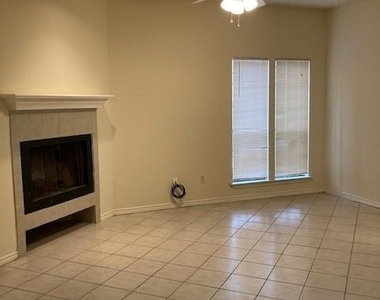 706 W 24th St - Photo Thumbnail 2