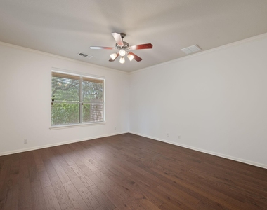 7901 Southwest Pkwy - Photo Thumbnail 16