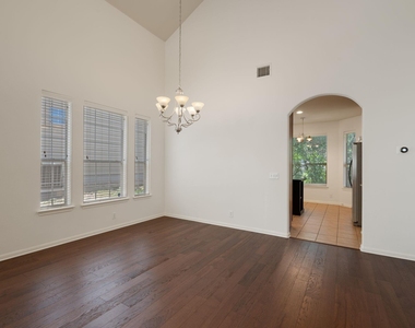 7901 Southwest Pkwy - Photo Thumbnail 9