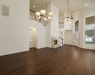 7901 Southwest Pkwy - Photo Thumbnail 10