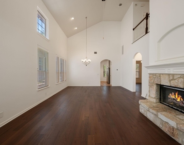 7901 Southwest Pkwy - Photo Thumbnail 4