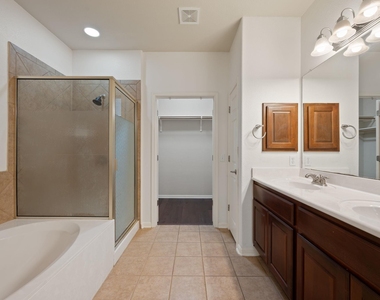 7901 Southwest Pkwy - Photo Thumbnail 18