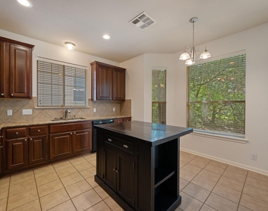 7901 Southwest Pkwy - Photo Thumbnail 11