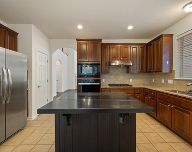 7901 Southwest Pkwy - Photo Thumbnail 13