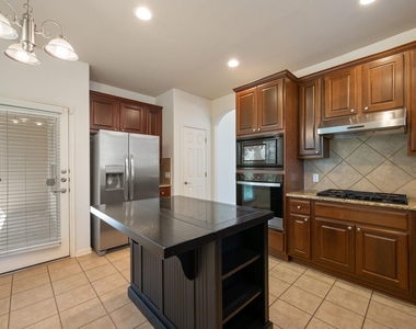 7901 Southwest Pkwy - Photo Thumbnail 14