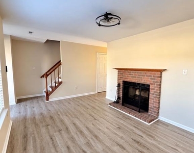 11203 Salem Village Drive - Photo Thumbnail 4