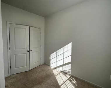 8296 Knight Station Way - Photo Thumbnail 4