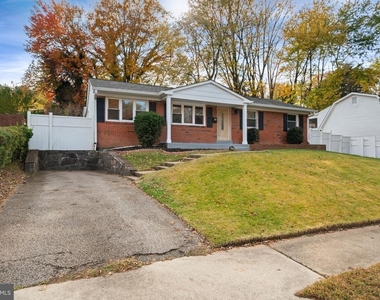 4421 Kenwood Drive - Photo Thumbnail 4