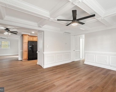 4421 Kenwood Drive - Photo Thumbnail 11
