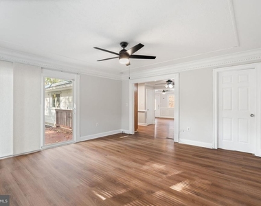 4421 Kenwood Drive - Photo Thumbnail 8
