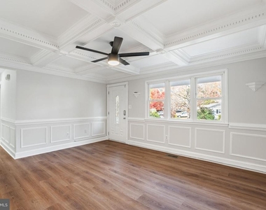 4421 Kenwood Drive - Photo Thumbnail 10