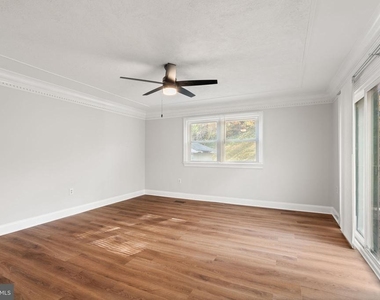 4421 Kenwood Drive - Photo Thumbnail 7