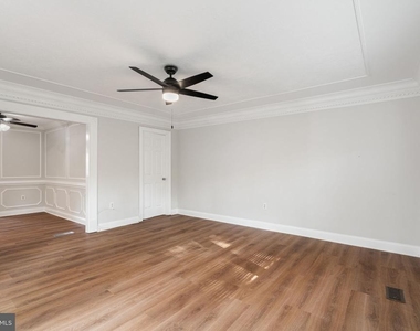 4421 Kenwood Drive - Photo Thumbnail 9