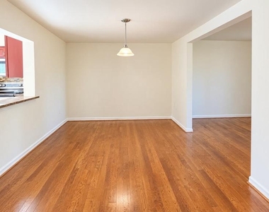 185 Meadows Lane Ne - Photo Thumbnail 10