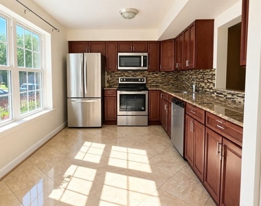 185 Meadows Lane Ne - Photo Thumbnail 13