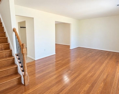 185 Meadows Lane Ne - Photo Thumbnail 9