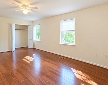 185 Meadows Lane Ne - Photo Thumbnail 12