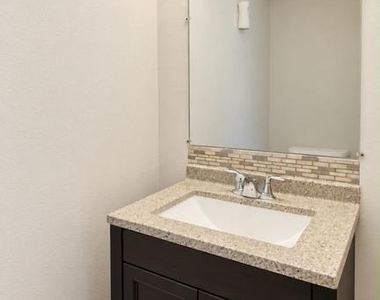 185 Meadows Lane Ne - Photo Thumbnail 2
