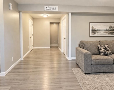185 Meadows Lane Ne - Photo Thumbnail 5