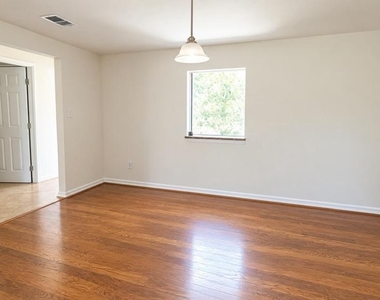 185 Meadows Lane Ne - Photo Thumbnail 6