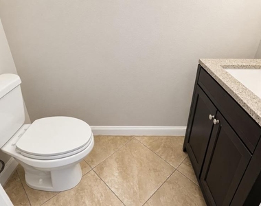 185 Meadows Lane Ne - Photo Thumbnail 1