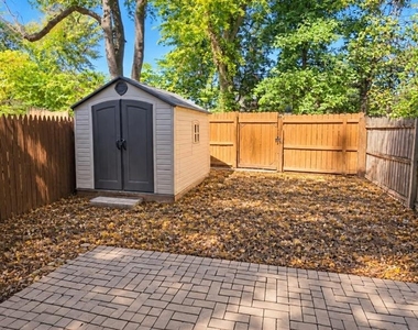 185 Meadows Lane Ne - Photo Thumbnail 3