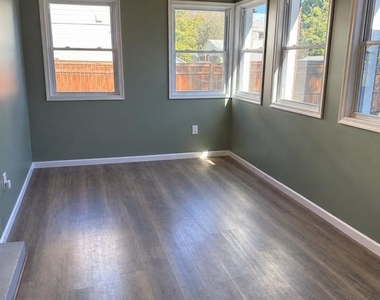 6813 Smithway Drive - Photo Thumbnail 8