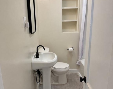 6813 Smithway Drive - Photo Thumbnail 11