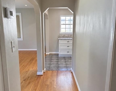 6813 Smithway Drive - Photo Thumbnail 5