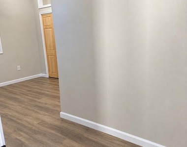 6813 Smithway Drive - Photo Thumbnail 13