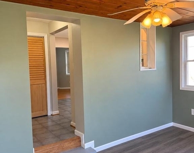 6813 Smithway Drive - Photo Thumbnail 7