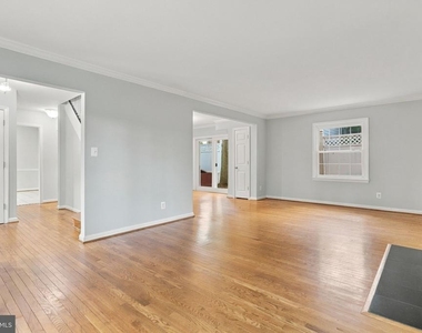 8614 Vernon Avenue - Photo Thumbnail 4