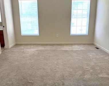 1005 Myrick Street - Photo Thumbnail 6