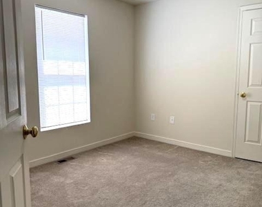 1005 Myrick Street - Photo Thumbnail 9