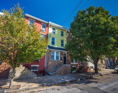 2635 E Somerset Street - Photo Thumbnail 17